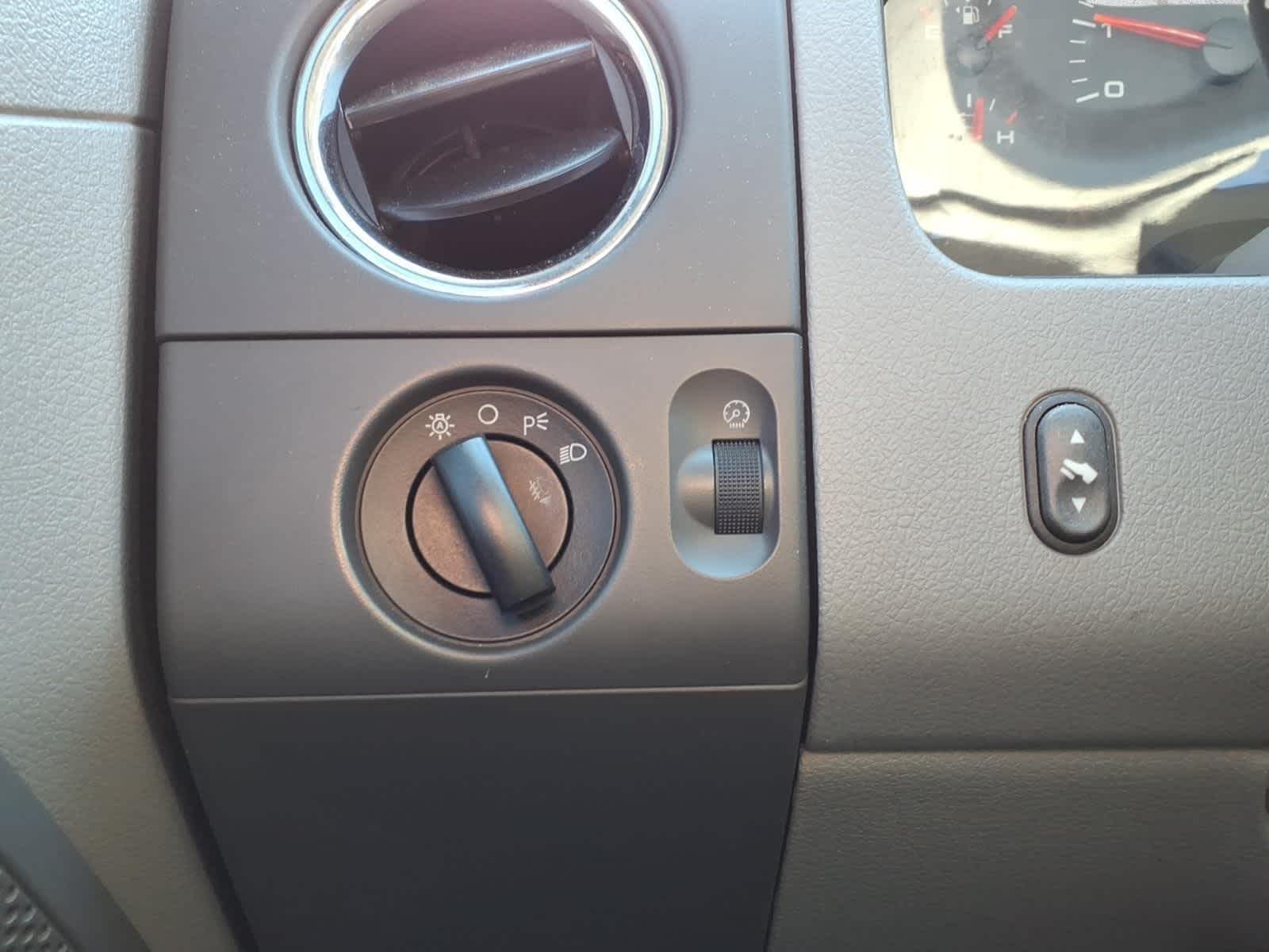 2004 Ford F-150 Base