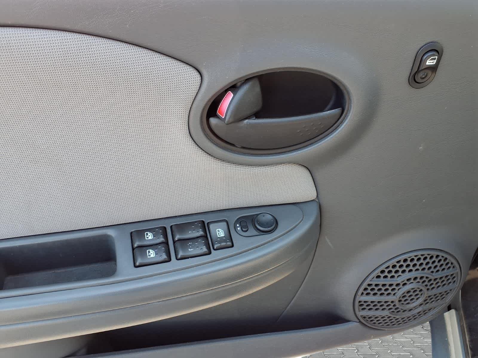 2003 Saturn Ion ION 2