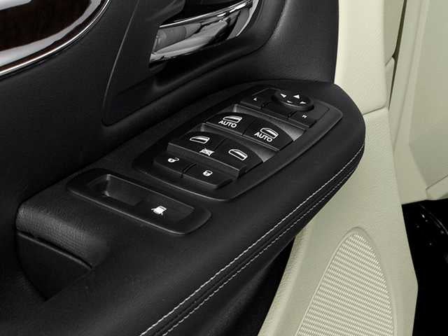 2012 Chrysler Town & Country Touring