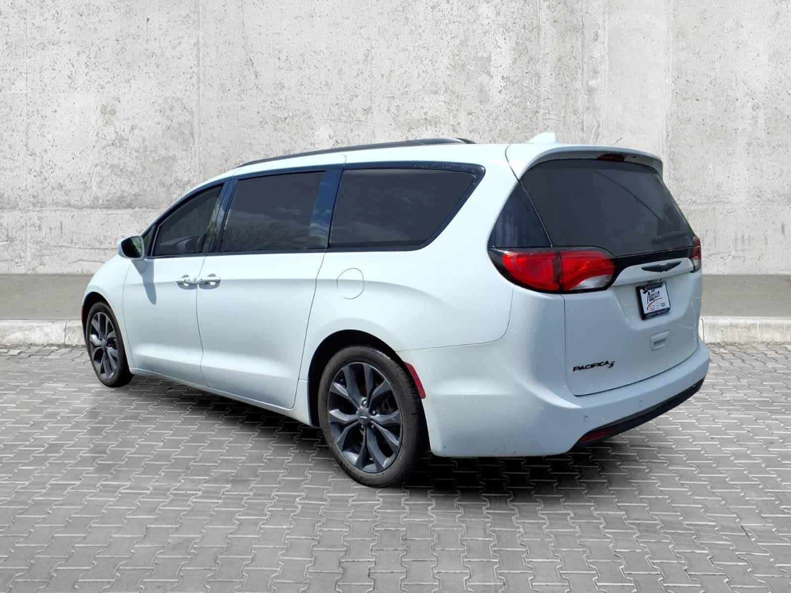 2020 Chrysler Pacifica Touring L
