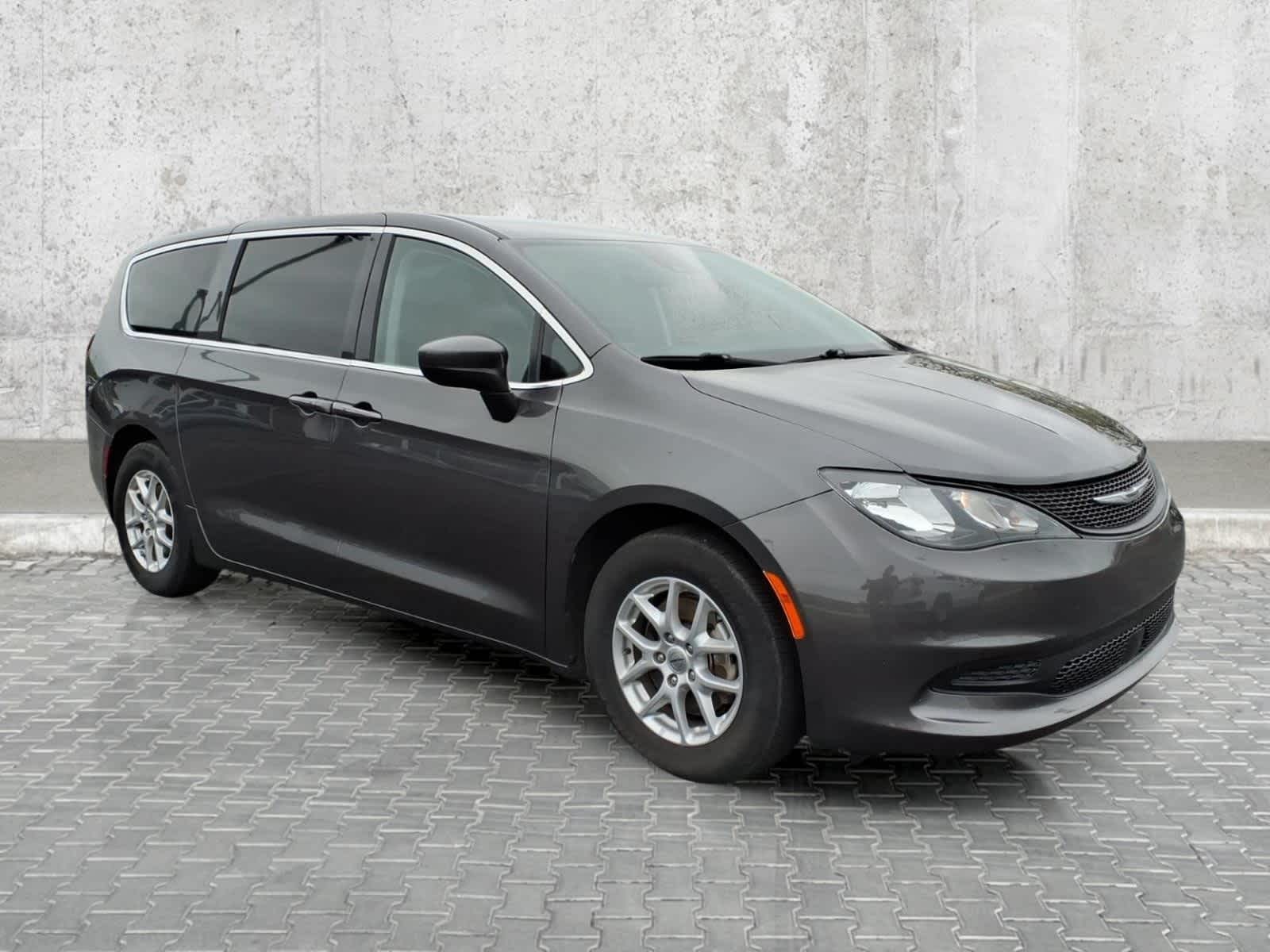 2023 Chrysler Voyager LX
