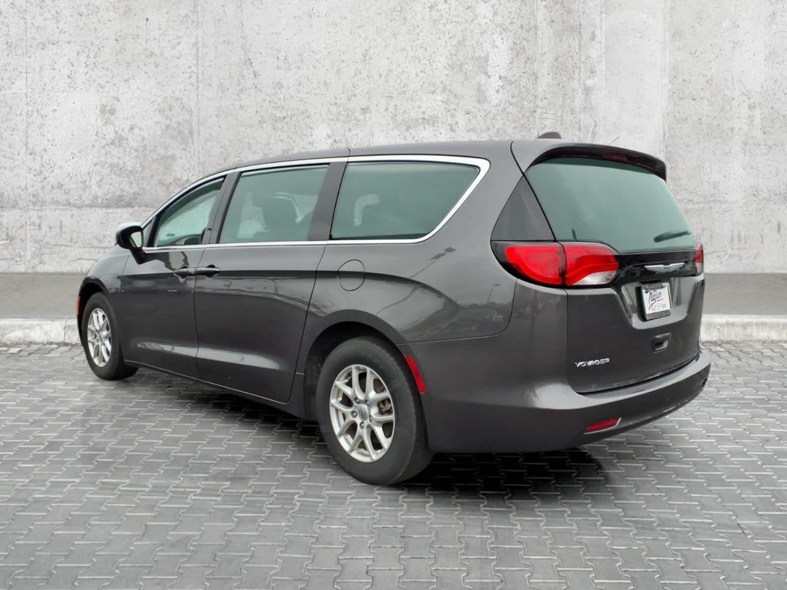 2023 Chrysler Voyager LX