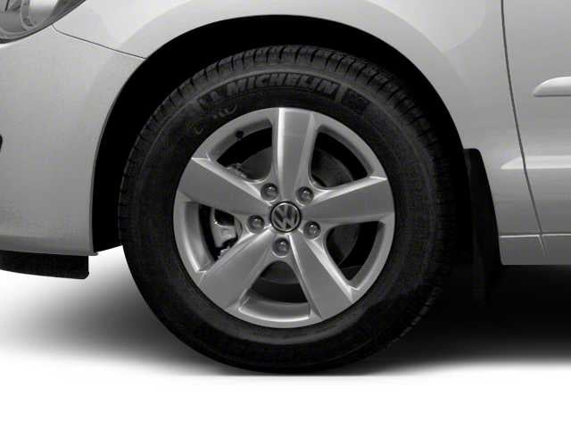 2010 Volkswagen Routan SE