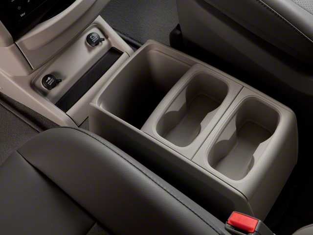 2010 Volkswagen Routan SE