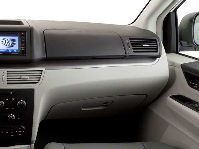 2010 Volkswagen Routan SE