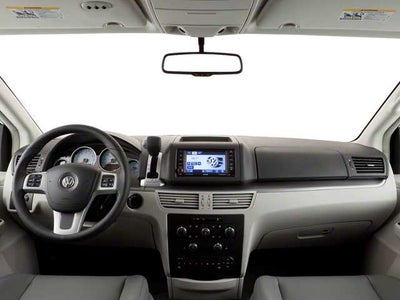 2010 Volkswagen Routan SE