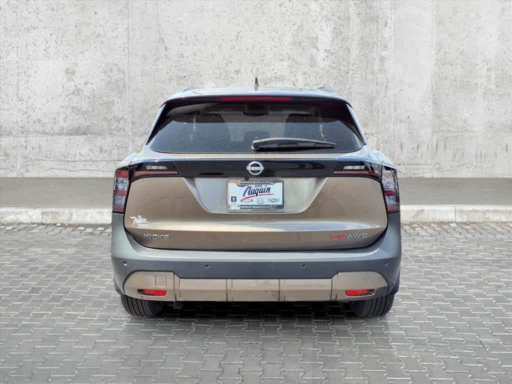 2025 Nissan Kicks SR
