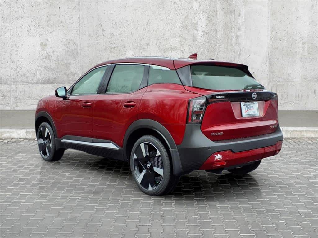 2025 Nissan Kicks SR