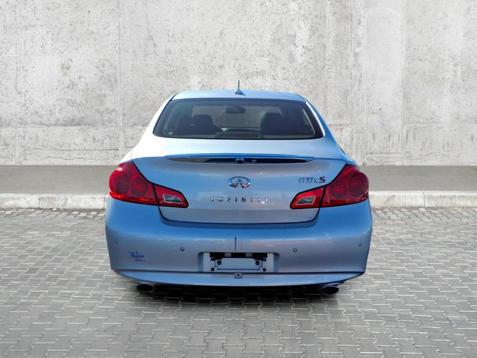 2011 INFINITI G37 Sedan x