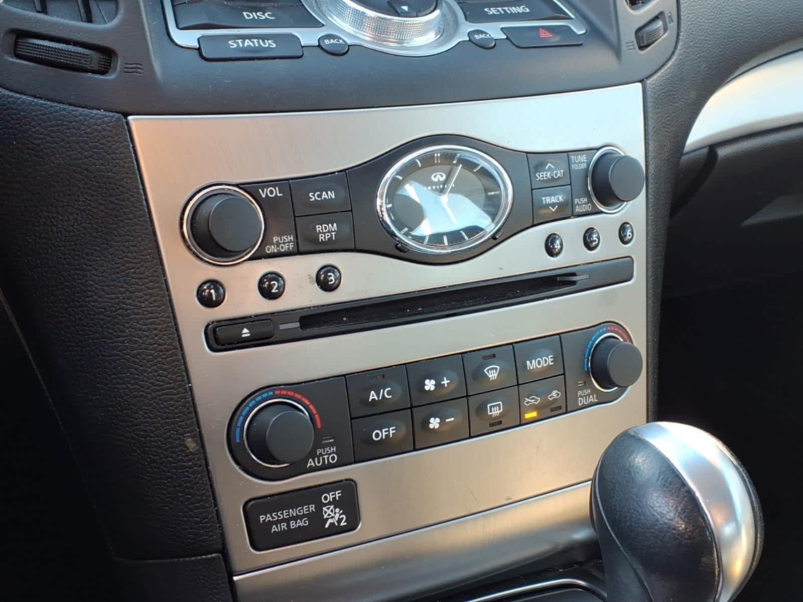 2011 INFINITI G37 Sedan x